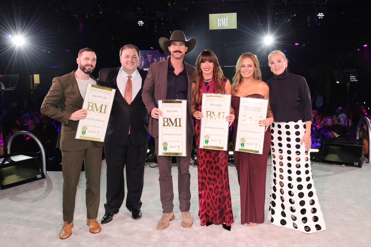 (L-R) Kenley Flynn, Mason Hunter, Riley Green, Ella Langley, Jessi Vaughn Stevenson and Leslie Roberts attend the 2025 BMI Country Awards at BMI on November 18, 2025 in Nashville, Tennessee. (Photo by Emma McIntyre/Getty Images for BMI)
