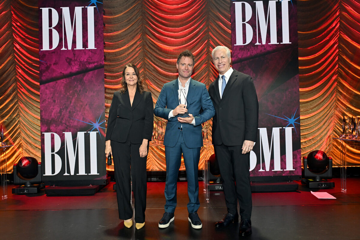 (L-R) Tracy McKnight, VP, Creative, Film, TV & Visual Media, BMI, Tom Howe, winner of the BMI Award for 