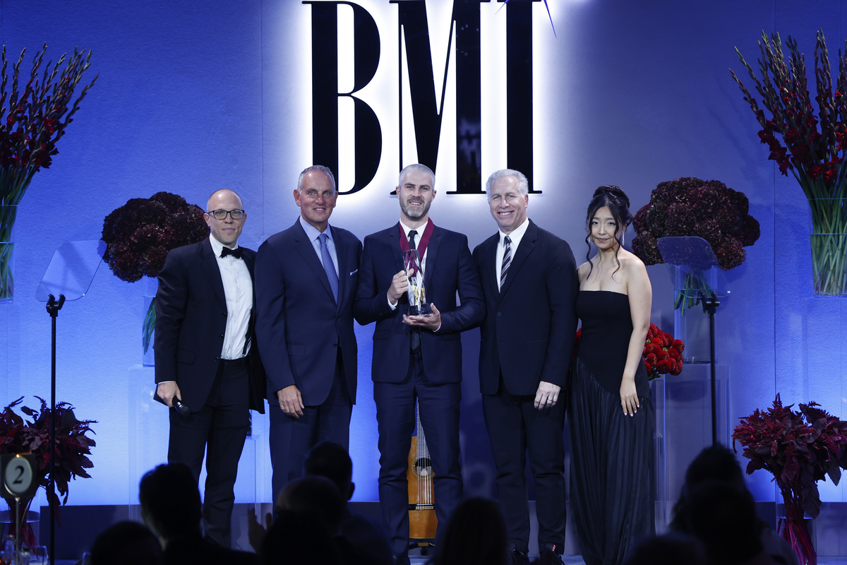 (L-R) Jon Miller, Director, Creative, Europe, BMI, Mike O'Neill, President & CEO, BMI, Hoskins, Song of the Year Winner, Mike Steinberg Executive Vice President, Chief Revenue & Creative Officer, BMI and Anushka Gantumur, Executive, Creative, Europe, BMI attend the 2025 BMI London Awards at The Dorchester on September 29, 2025 in London, England. (Photo by John Phillips/Getty Images for BMI)
